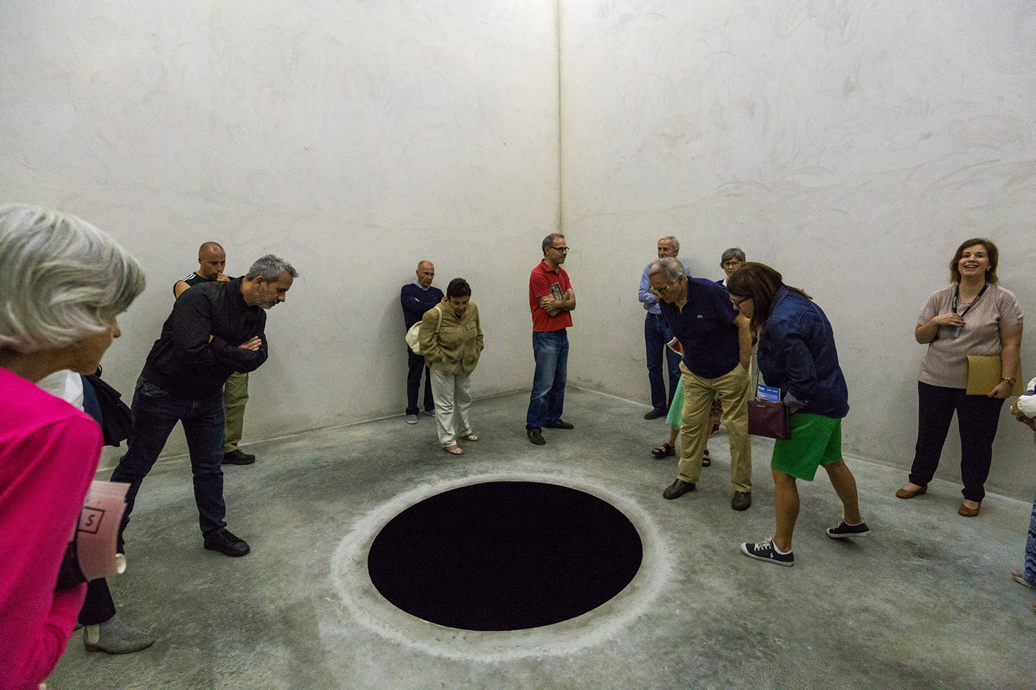 anish-kapoor-descent-into-limbo