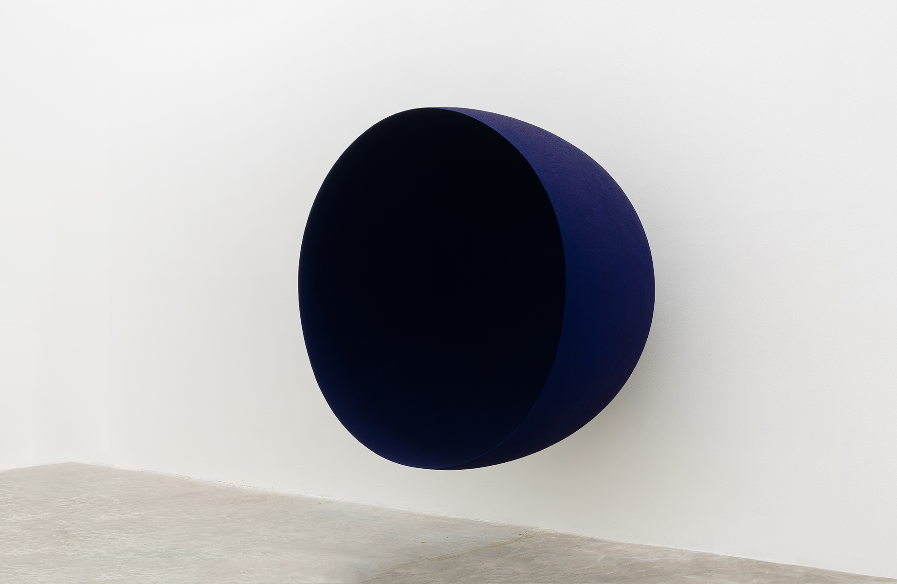 anish-kapoor-void-vantablack